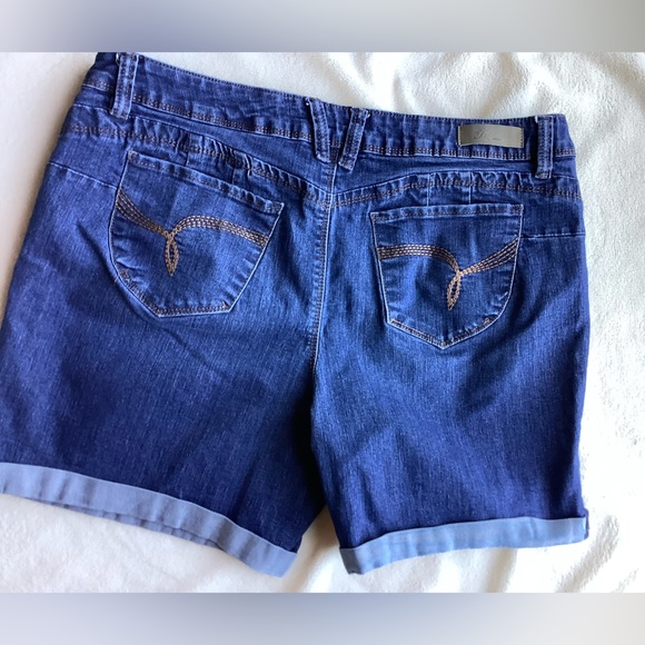 Womens Royalty For Me Jean Shorts size 16 - Picture 3 of 4
